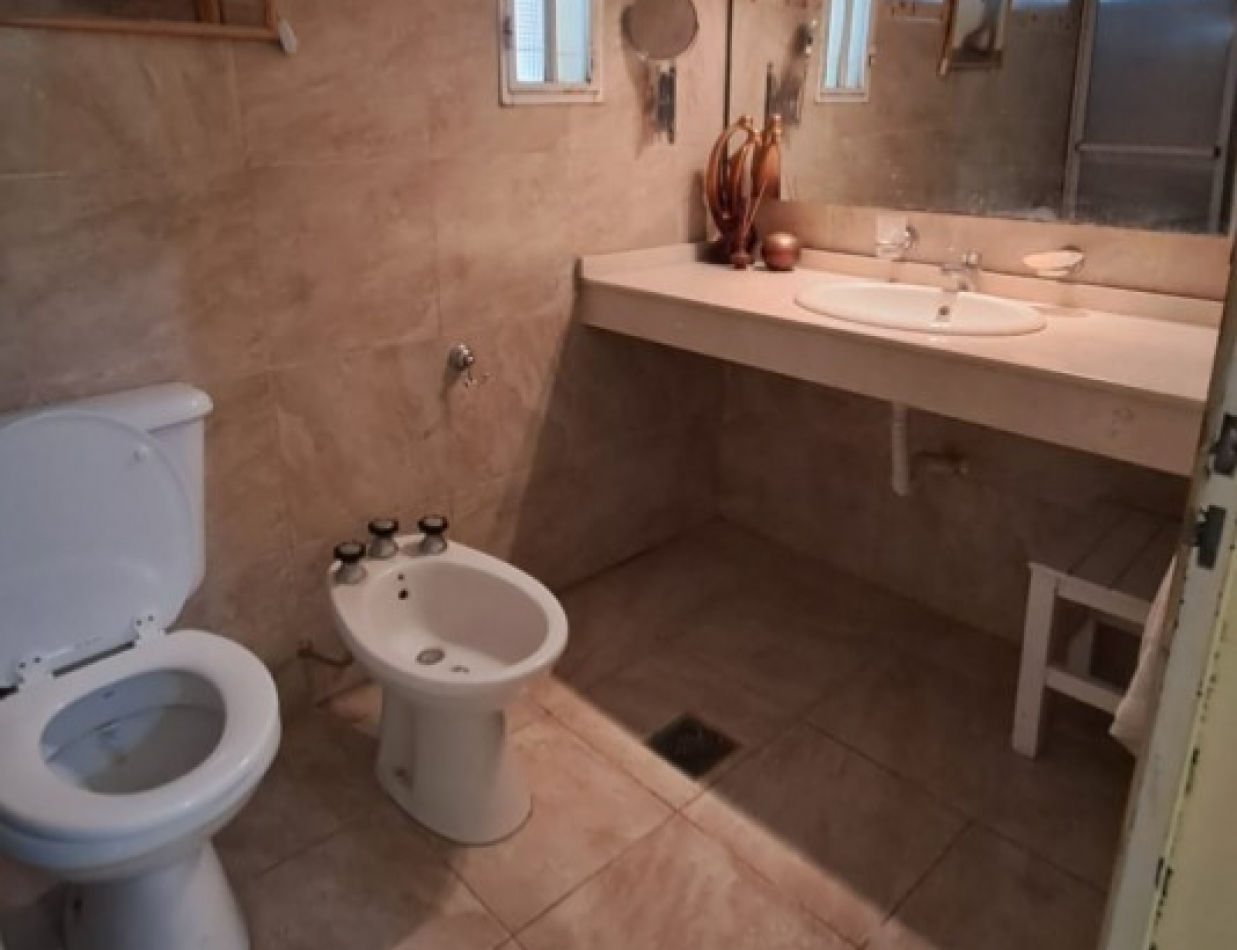 VENDE CASA EN ROCA MERL