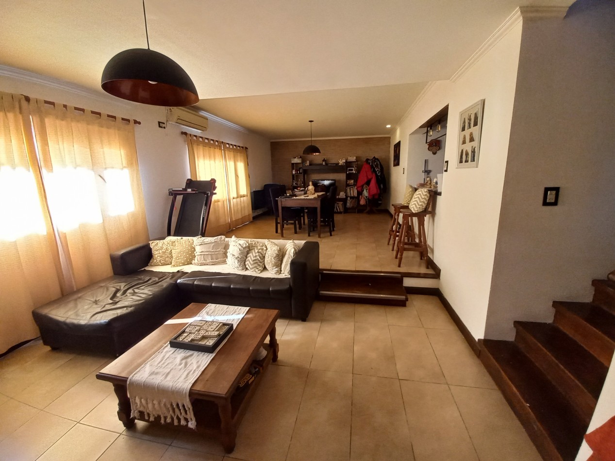 Moderna casa en venta - Barrio San Vicente