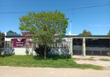 CASA QUINTA EN BARRIO VILLA AURORA, FRENTE AL COUNTRY